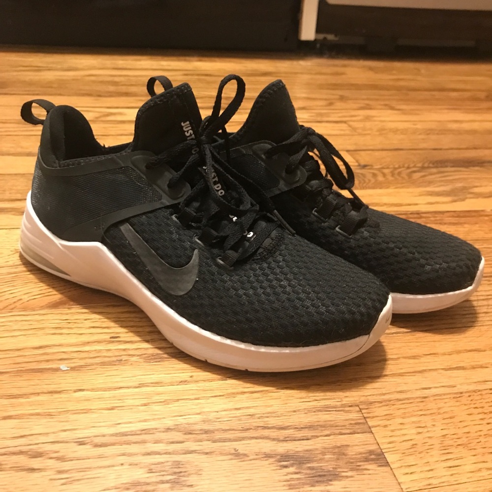 Women’s Nike tennis shoes